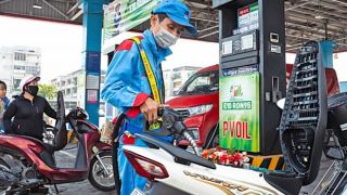 Giá xăng dầu tối nay 16/8: Xăng E5 RON 92 rất gần đáy, E10 RON 95 đã rẻ hơn đỉnh 9.301 đồng, giá đầy bình các mẫu xe số