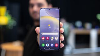 Mẫu Galaxy S màn lớn, pin khủng, AI xịn đáng mua nhất tháng 8 là đây, giá rẻ áp đảo iPhone 16 Plus