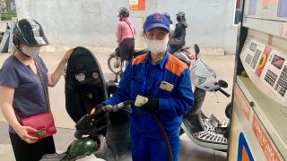 Giá xăng dầu hôm nay 19/8: Xăng RON 92 đã giảm về sát đáy, E10 rẻ hơn đỉnh 9.300 đồng, bảng giá đầy bình ô tô Mazda