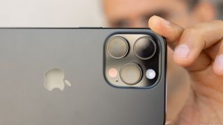 Giá iPhone 16 Pro Max tháng 8: Rẻ so với iPhone 17 Pro Max hơn 10 triệu, vẫn rất mạnh, ngon lâu dài