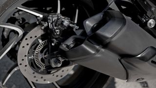 ‘Vua côn tay’ mới chính thức ra mắt: Phân khối lớn hơn hẳn Yamaha Exciter và Honda Winner R, giá rẻ so với trang bị