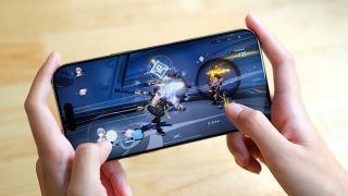 Đánh giá khả năng chơi game trên iPhone 17: Nên chọn phiên bản nào? Bảng giá iPhone 17 mới nhất