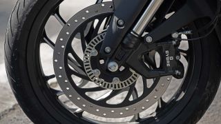 Tin xe trưa 22/8: Chính thức ra mắt ‘huyền thoại côn tay’ mới khác biệt hẳn Honda Winner R và Yamaha Exciter, giá cực rẻ