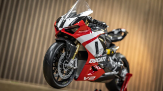 Ducati Panigale V2 Final Edition tỷ lệ 1:4 - Bộ mô hình khiến fan Ducati phải mê mẩn