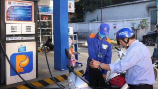 Giá xăng dầu trưa 24/8: E5 RON 92 cách đáy hơn 2.000 đồng, E10 RON 95 có về 18.000 đồng/lít? Giá đầy bình xe ga 125cc