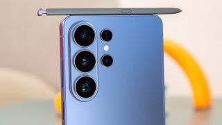 Galaxy S27 Ultra xuất hiện rò rỉ thiết kế mới khiến iPhone 17 Pro Max cũng phải ngỡ ngàng