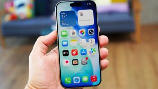 Đây là iPhone màn 120Hz không Pro rẻ nhất Việt Nam, đang là vua doanh số smartphone toàn cầu