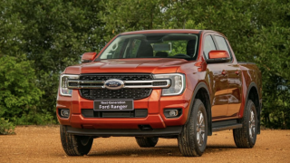 Ford Ranger lấy lại ‘ngôi vương’ bán tải, Toyota Hilux bám đuổi trong tháng 7/2026