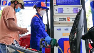 Giá xăng dầu trưa 30/8: Dầu diesel xuống gần đáy, RON 92 và E10 sắp về 19.000 đồng/lít, giá đầy bình xe ga 150-160cc
