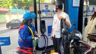 Giá xăng dầu hôm nay 31/8: E10 RON95 đã 'thấy đáy' 17.000 đồng/lít, E5 RON92 đang cực kỳ rẻ, giá đầy bình xe máy Yamaha
