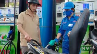 Giá xăng dầu hôm nay 31/8: Xăng E10 và RON 92 giảm xuống mức rất rẻ, có về 18.000 đồng/lít? Giá đầy bình xe ga 125cc