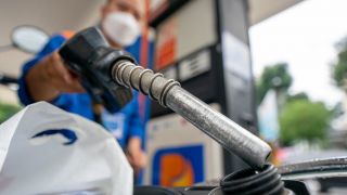 Giá xăng dầu hôm nay 2/9: E10 RON95 và E5 RON92 'sáng cửa' về 17.000 đồng, Diesel rẻ như rau, giá đầy bình xe máy Suzuki