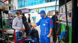 Giá xăng dầu hôm nay 4/9: Xăng E5 RON 92 cách đáy 3.289 đồng, E10 RON 95 rẻ hơn đỉnh 8.150 đồng, giá lăn bánh Honda City