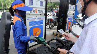 Giá xăng dầu tối 3/9: Dầu diesel lại giảm, E10 rẻ hơn đỉnh 8.150 đồng, RON 92 rất gần đáy, giá đầy bình xe côn tay 150cc
