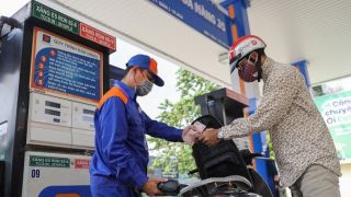 Giá xăng dầu trưa nay 3/9: Dầu diesel ‘rẻ bèo’, RON 92 và E10 giảm xuống 18.000 đồng/lít? Giá lăn bánh Hyundai Grand i10