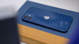 Đây là vua iPhone có màn OLED kèm 5G rẻ nhất Việt Nam xịn hơn iPhone 16e, chỉ rẻ bằng 1/3 iPhone 17e