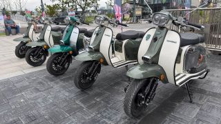 Royal Alloy Electrica ra mắt 2 xe điện GPE400P và GTE400P, thách thức Vespa
