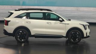Kia chính thức ra mắt mẫu SUV 7 chỗ đẹp long lanh giá 770 triệu đồng: ‘Phá giá’ Toyota Fortuner và Hyundai Santa Fe