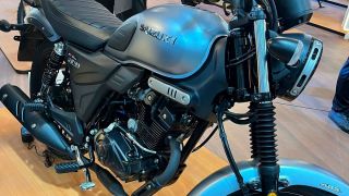Suzuki chính thức ra mắt ‘huyền thoại côn tay’ 162cc mới giá 52 triệu đồng: Khác biệt Honda Winner R