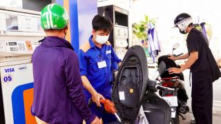 Giá xăng dầu hôm nay 8/9: Xăng E10 RON 95 rất rẻ, E5 RON 92 ‘rộng đường’ xuống 17.000 đồng/lít? Giá đầy bình xe ga 110cc