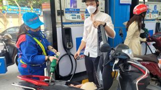 Giá xăng dầu chiều nay 8/9: Xăng E10 cao hơn đáy 3.267 đồng, RON 92 có về 17.000 đồng/lít? Giá đầy bình xe ga 150-160cc