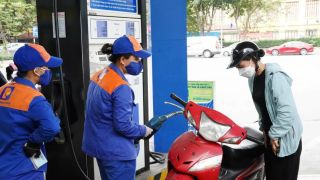 Giá xăng dầu hôm nay 10/9: E5 RON 92 ‘rẻ bèo’, E10 RON 95 ‘rộng cửa’ xuống 17.000 đồng/lít? Giá đầy bình các mẫu xe số