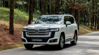 Toyota Land Cruiser 300 HEV ra mắt: ‘Quái thú’ với 457 mã lực, tiết kiệm xăng hơn bản thường