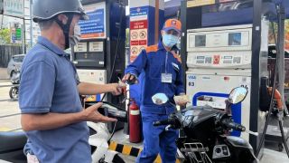 Giá xăng dầu hôm nay 11/9: Dầu diesel tăng cao, xăng E10 và RON 92 cách đáy hơn 4.500 đồng, giá lăn bánh VinFast VF 5