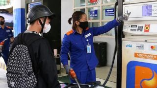 Giá xăng dầu trưa 10/9: Xăng E5 RON 92 cực rẻ, E10 RON 95 ‘sáng nước’ giảm về 17.000 đồng/lít? Giá đầy bình xe ga 110cc