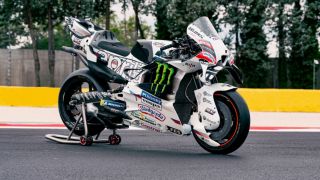 Aprilia tung 'hàng độc' tại MotoGP: RS-GP26 khoác áo trắng, phía sau là câu chuyện về Gilles Villeneuve