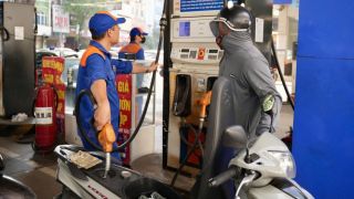 Giá xăng dầu chiều nay 18/9: E5 RON 92 đã gần chạm tới đỉnh, E10 RON 95 cũng ở mức cao hiếm có, giá đầy bình ô tô Toyota