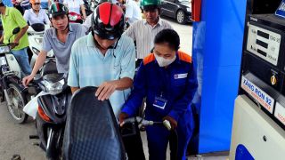 Giá xăng dầu tối 20/9: Dầu diesel rẻ hơn đỉnh 14.835 đồng, RON 92 và E10 đã gần 26.000 đồng/lít, giá đầy bình ô tô Honda