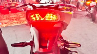 ‘Vua côn tay’ 200cc mới chính thức ra mắt giá 35 triệu đồng: Có ABS 2 kênh, rẻ hơn cả Honda Winner R
