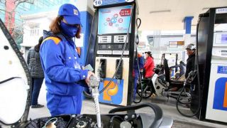 Giá xăng dầu trưa nay 24/9: E5 RON 92 về 20.000 đồng/lít từ chiều nay, E10 RON 95 giảm sâu? Giá đầy bình các mẫu xe số