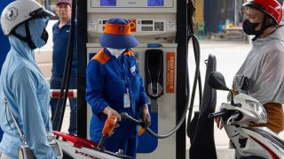 Giá xăng dầu chiều 25/9: E5 RON 92 lên mốc 26.397 đồng/lít, E10 RON 95 cách đỉnh 4.333 đồng, giá đầy bình xe ga 125cc