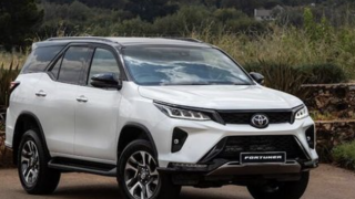Toyota Fortuner thế hệ mới lộ diện trên đường phố: Nâng cấp mạnh, Ford Everest và CX-8 ‘toát mồ hôi’