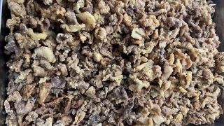 Diễn biến mới vụ suất ăn ‘giống tóp mỡ’ ở Hà Nội