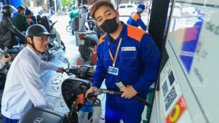 Giá xăng dầu chiều 29/9: E10 RON 95 kỳ tới hứa hẹn về 19.000 đồng/lít, E5 RON 92 ‘thủng đáy’? Giá đầy bình xe ga 110cc