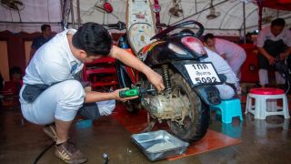 Xe máy bị ngập nước: Tuyệt đối đừng làm điều này nếu không muốn mất tiền sửa cả chục triệu