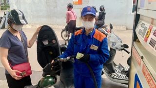 Giá xăng dầu chiều nay 30/9: E5 RON 92 và E10 RON 95 rất dễ về 20.000 đồng/lít từ chiều mai? Giá đầy bình xe ga 125cc