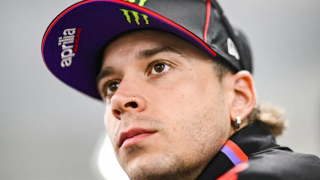 Từ 'kẻ thống trị' thành người bám đuổi: Bezzecchi đang đánh rơi chức vô địch MotoGP?