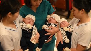 Lần đầu tiên trong lịch sử y học Việt Nam ghi nhận kỳ tích ca sinh ba khác ngày