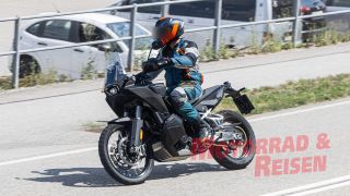 KTM 990 Adventure sắp tái xuất: 'Quái vật' 947cc chuẩn bị khuấy đảo làng adventure!