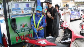 Giá xăng dầu chiều 5/10: Dầu diesel đã rẻ, RON 92 và E10 kỳ tới khả năng cao về 20.000 đồng/lít? Giá đầy bình ô tô Mazda