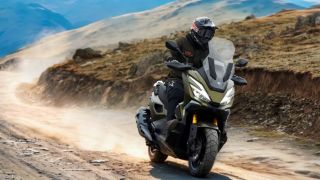 Kymco tung 'hàng khủng' Xtera 350: Tay ga 321cc, TFT 7 inch, camera trước sau, giá gây bất ngờ!