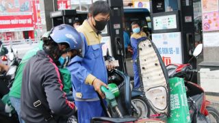 Giá xăng dầu chiều 8/10: Dầu diesel tiếp tục giảm, RON 92 và E10 RON 95 lên hơn 1.000 đồng, giá đầy bình xe ga 150-160cc