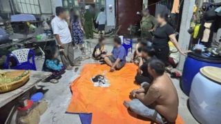 Đồng Tháp: Đột xuất kiểm tra một căn nhà lúc 22 giờ, bắt quả tang nhóm 10 người nam nữ