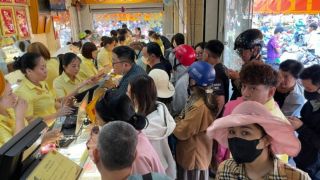 Giá vàng hôm nay 11/10 chốt tuần: Vàng SJC vàng 9999 nơi cao nơi thấp, dự báo bất ngờ tuần tới