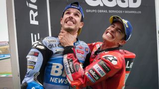 Ducati trao vũ khí tối thượng, Alex Marquez vẫn chưa thể thoát cái bóng của anh trai Marc