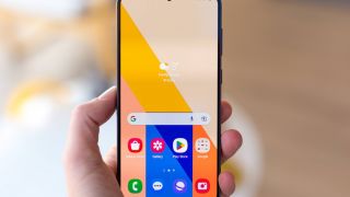 Galaxy S23 Plus còn hơn 8 triệu, rẻ bằng nữa iPhone 17e màn lớn, camera xịn ăn đứt